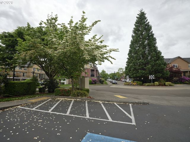 11735 Nw WINTER PARK Ter 402, Portland, OR 97229