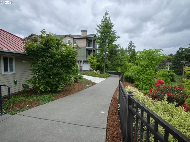 11735 Nw WINTER PARK Ter 402, Portland, OR 97229