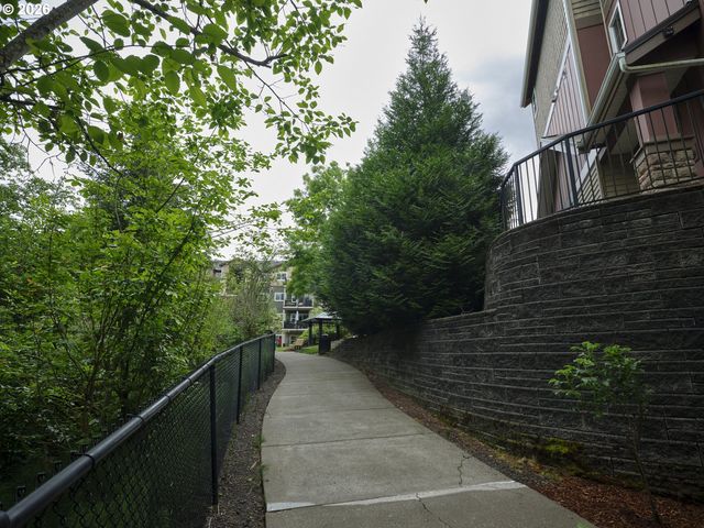 11735 Nw WINTER PARK Ter 402, Portland, OR 97229