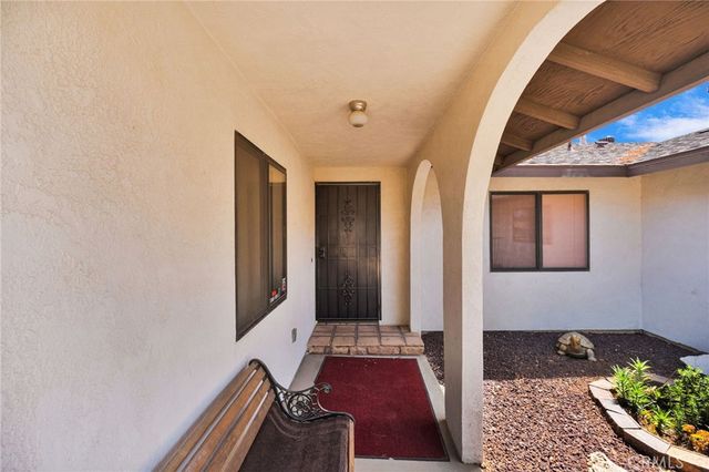 19031 Shoshonee, Apple Valley, CA 92307