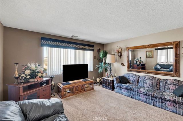19031 Shoshonee, Apple Valley, CA 92307