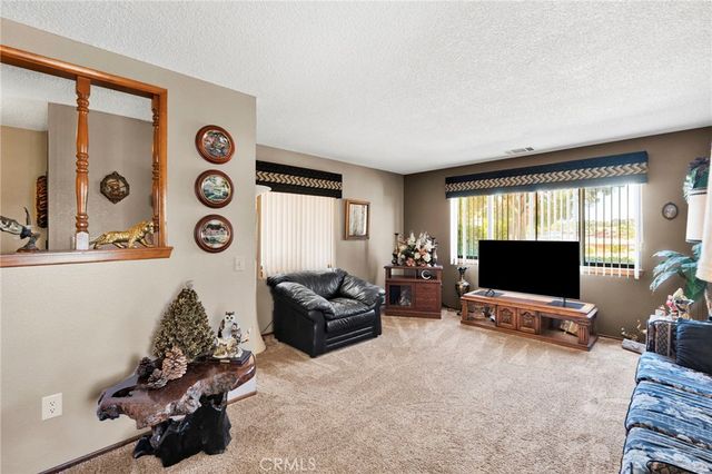 19031 Shoshonee, Apple Valley, CA 92307