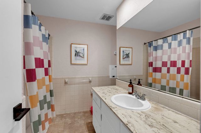 6916 E Stonegate St, Wichita, KS 67206