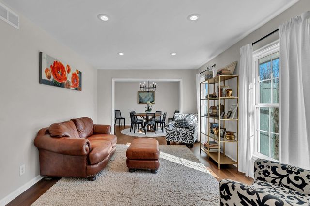 6916 E Stonegate St, Wichita, KS 67206