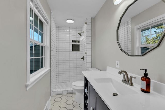 6916 E Stonegate St, Wichita, KS 67206