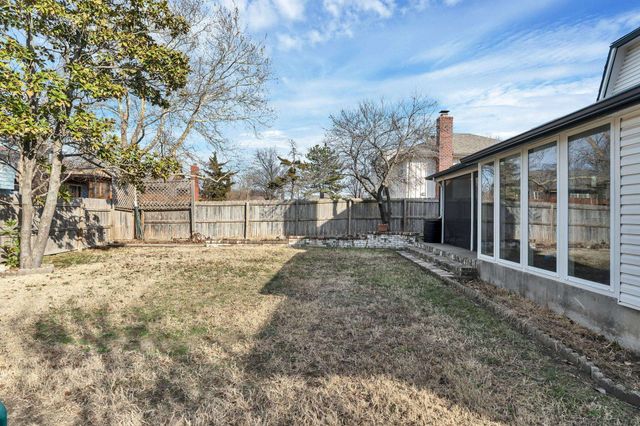 6916 E Stonegate St, Wichita, KS 67206