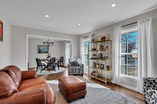 6916 E Stonegate St, Wichita, KS 67206