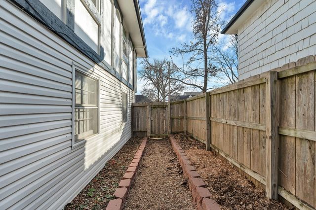 6916 E Stonegate St, Wichita, KS 67206