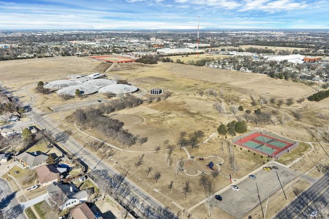 6916 E Stonegate St, Wichita, KS 67206