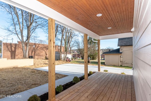 308 W Hill Ave, Friendsville, TN 37737