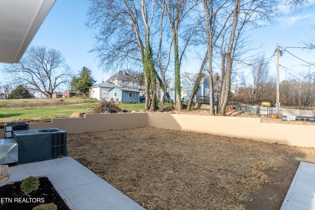 308 W Hill Ave, Friendsville, TN 37737