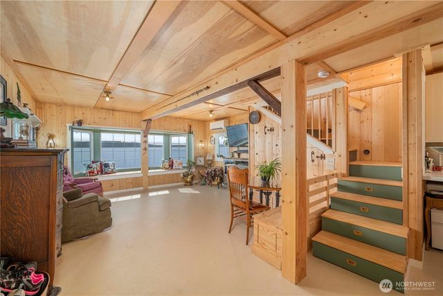 230 S 219th Street, Normandy Park, WA 98198