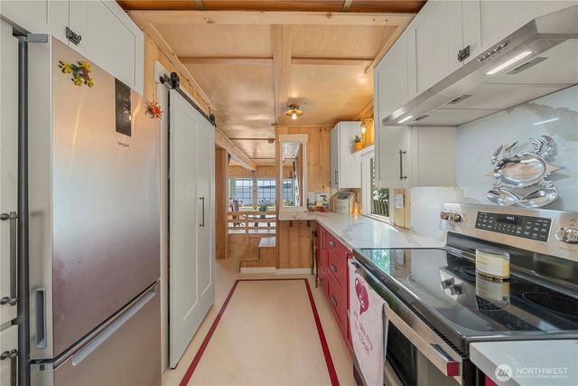 230 S 219th Street, Normandy Park, WA 98198
