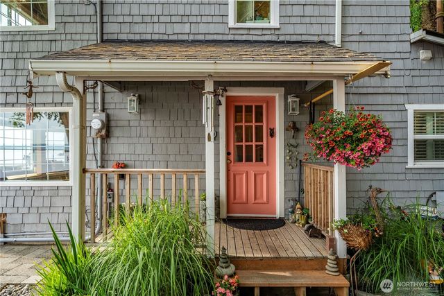 230 S 219th Street, Normandy Park, WA 98198