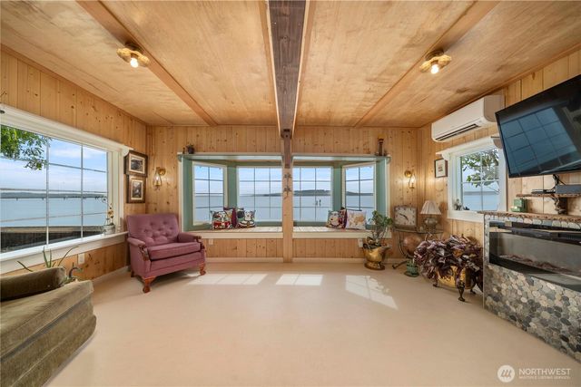 230 S 219th Street, Normandy Park, WA 98198