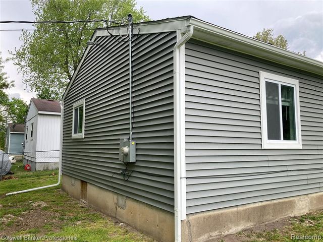 63 Parkdale Avenue, Pontiac, MI 48340