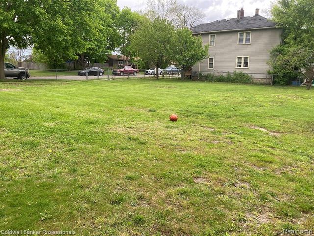 63 Parkdale Avenue, Pontiac, MI 48340