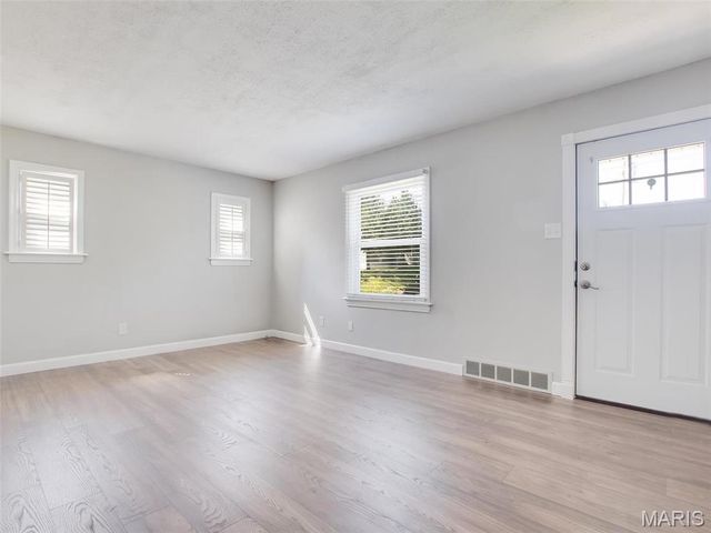 5237 Heege Road, St Louis, MO 63123