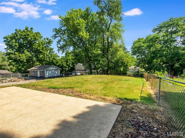 5237 Heege Road, St Louis, MO 63123