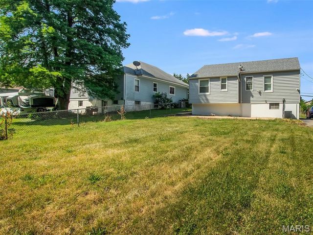 5237 Heege Road, St Louis, MO 63123