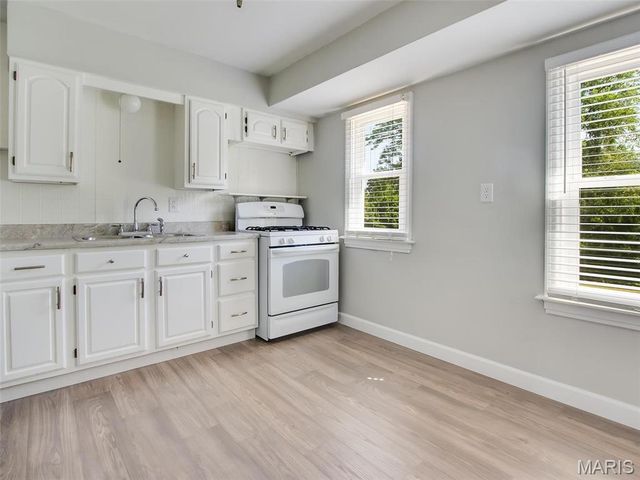 5237 Heege Road, St Louis, MO 63123