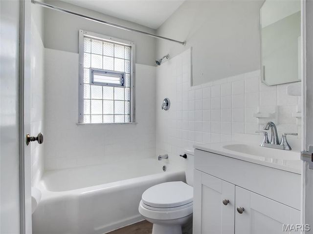 5237 Heege Road, St Louis, MO 63123