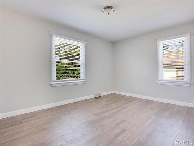 5237 Heege Road, St Louis, MO 63123