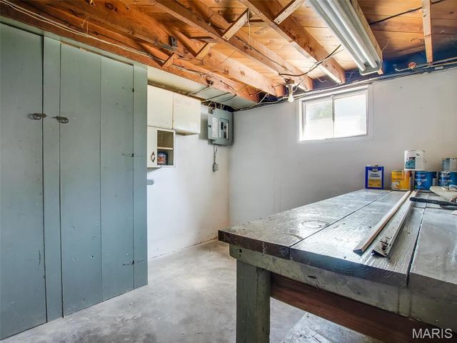 5237 Heege Road, St Louis, MO 63123