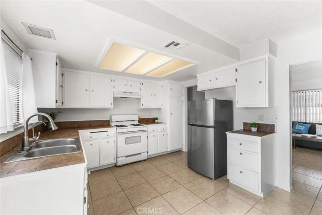 44605 Gillan Avenue, Lancaster, CA 93535