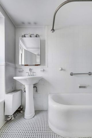 424 E 52nd St Apt 2A, New York City, NY 10022