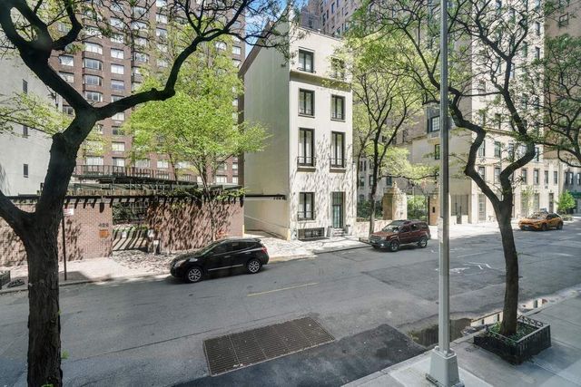 424 E 52nd St Apt 2A, New York City, NY 10022