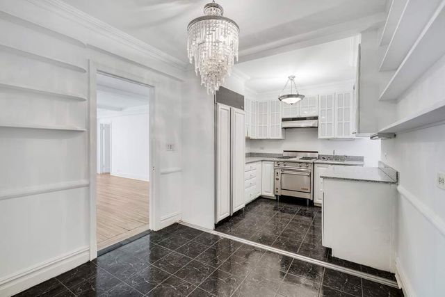 424 E 52nd St Apt 2A, New York City, NY 10022