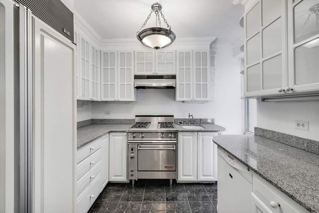 424 E 52nd St Apt 2A, New York City, NY 10022