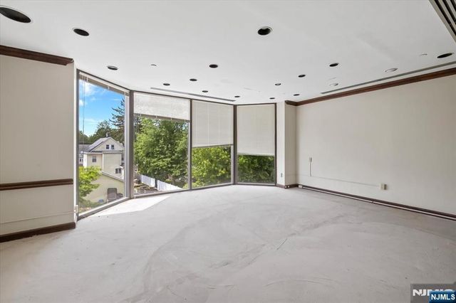 60 Pompton Avenue, Verona, NJ 07044