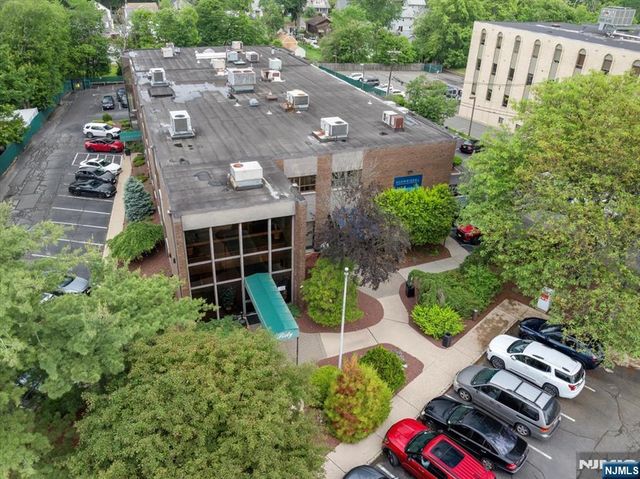60 Pompton Avenue, Verona, NJ 07044