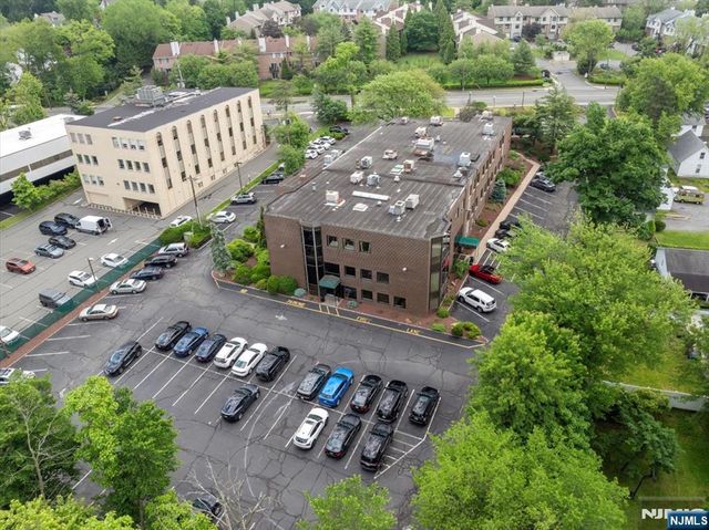 60 Pompton Avenue, Verona, NJ 07044