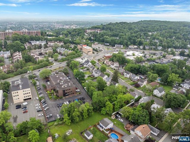 60 Pompton Avenue, Verona, NJ 07044