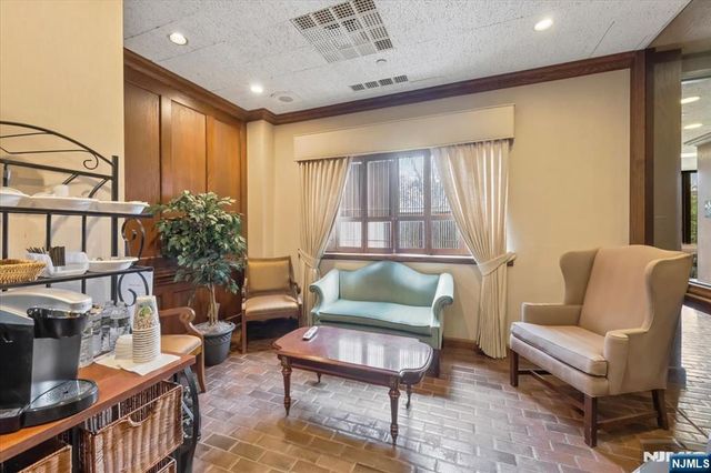 60 Pompton Avenue, Verona, NJ 07044