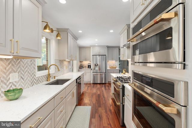 10618 SHADOW LN, Fairfax Station, VA 22039
