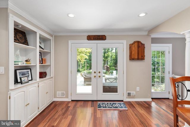 10618 SHADOW LN, Fairfax Station, VA 22039