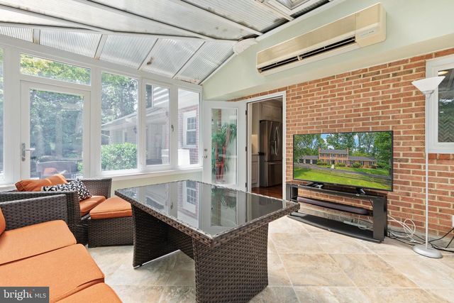 10618 SHADOW LN, Fairfax Station, VA 22039