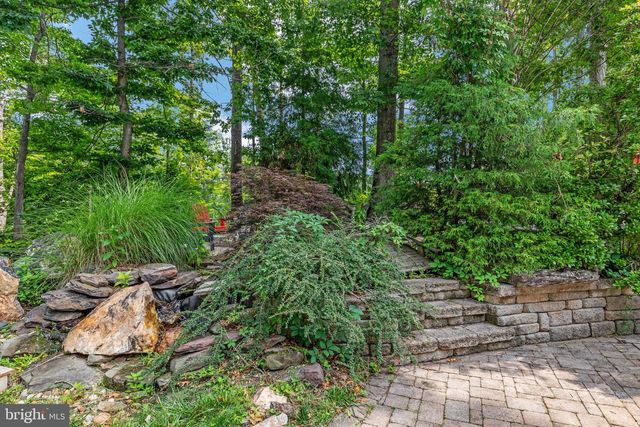 10618 SHADOW LN, Fairfax Station, VA 22039