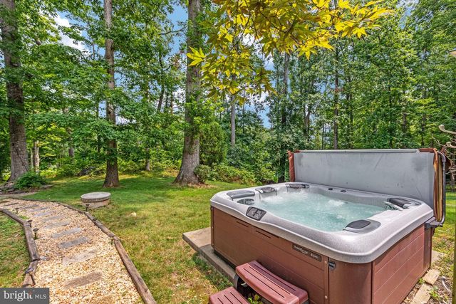 10618 SHADOW LN, Fairfax Station, VA 22039