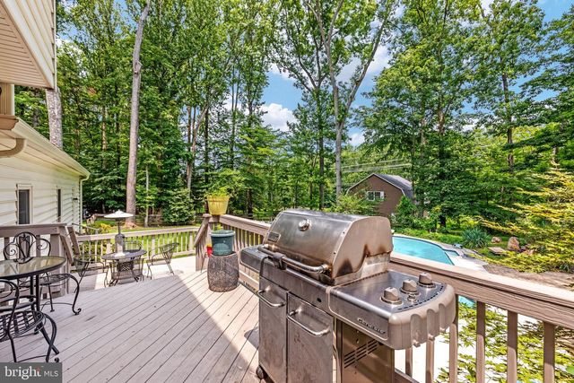 10618 SHADOW LN, Fairfax Station, VA 22039