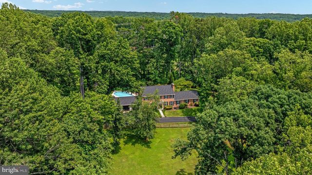 10618 SHADOW LN, Fairfax Station, VA 22039