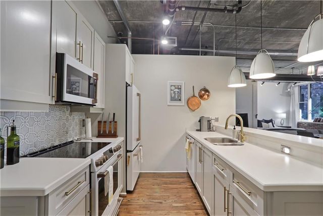 3235 Roswell NE Road 408, Atlanta, GA 30305