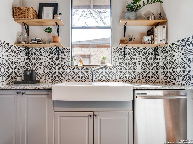 814 W Gramercy, San Antonio, TX 78212