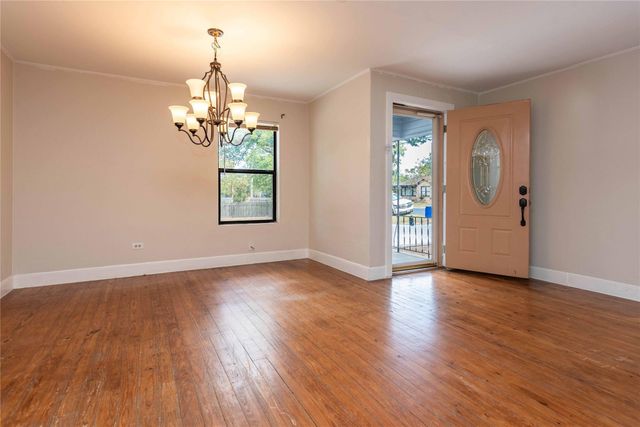 406 Lexington RD 1, Elgin, TX 78621