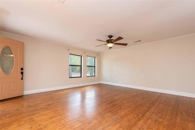 406 Lexington RD 1, Elgin, TX 78621