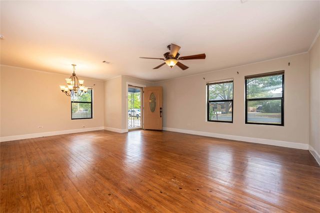 406 Lexington RD 1, Elgin, TX 78621